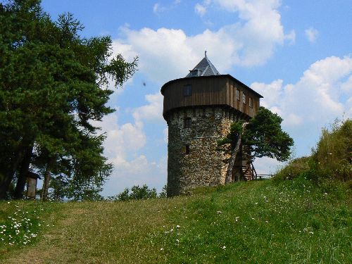 opravená věž hradu Hartenštejna