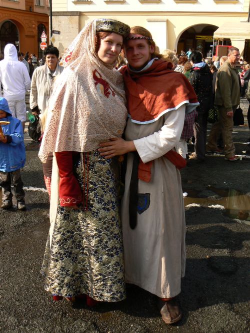 Dva krásní lidé na Slavnostech královny Elišky 2010