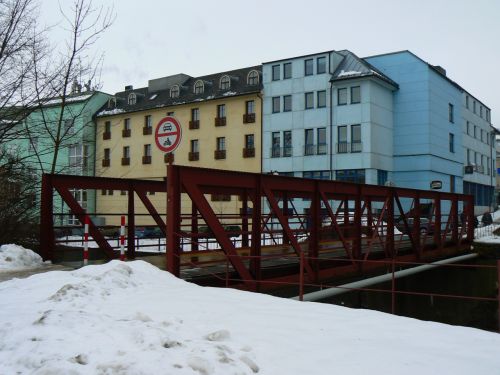 Pohled přes most k hotelu Gendorf