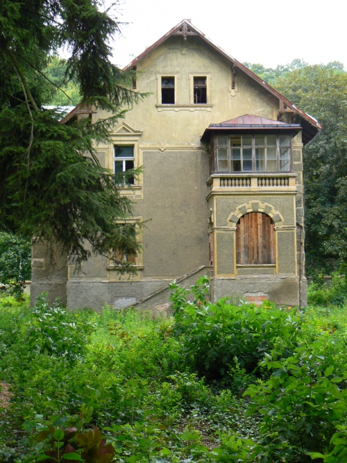 Opuštěná vila v Tichém údolí