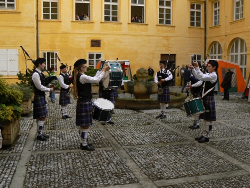 The first Czech pipes and drums