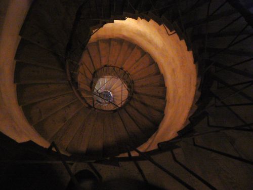 Samonosné schodiště ve věži hradu Bezdězu