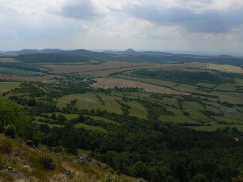 Výhled z Bořně na vrchy jižní části Českého Středohoří
