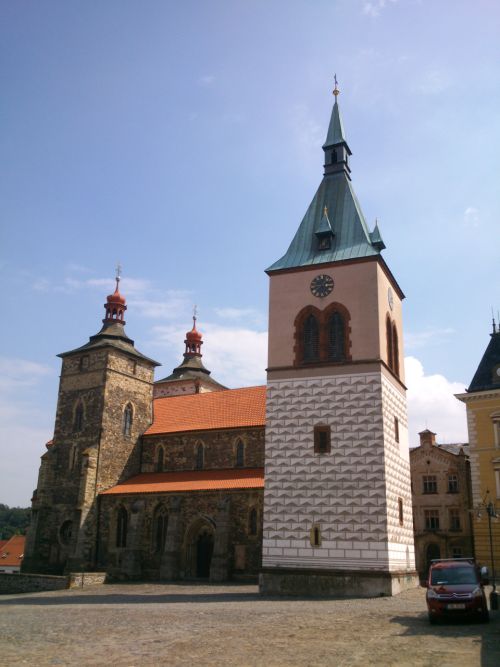 Kouřimský kostel sv. Štěpána zvenčí