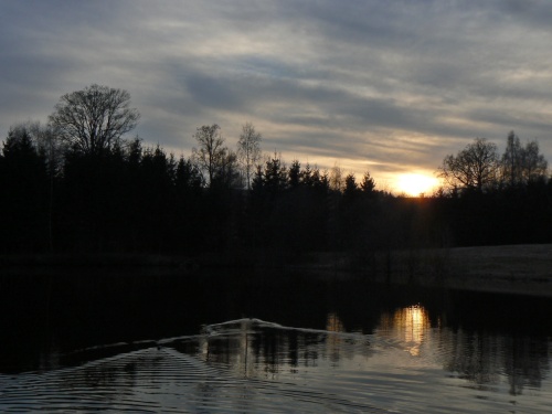 Západ slunce nad zámeckým rybníkem