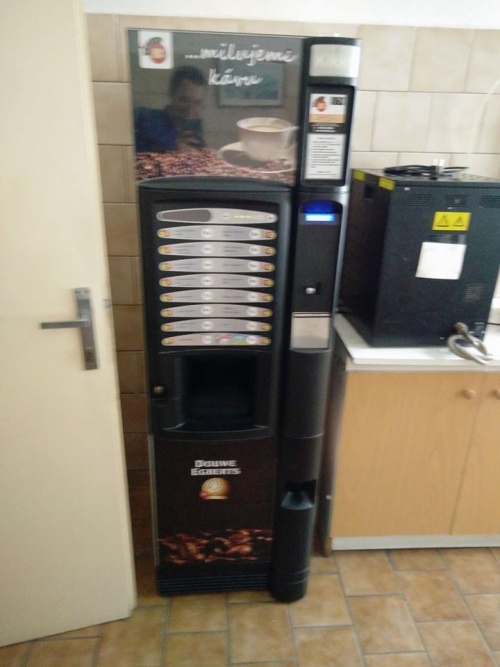 Nový automat na kávu