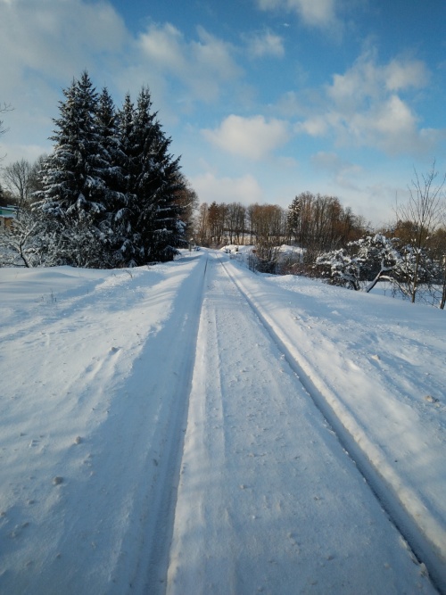 Sněhem zavalený přejezd v Kunčicích