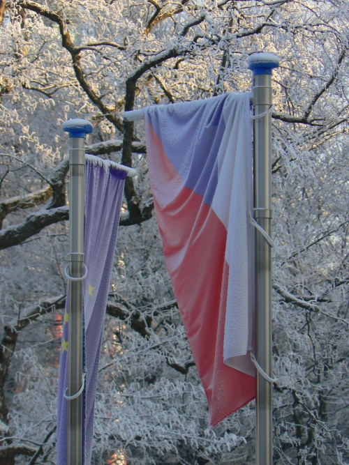 Zmrzlá vlajka EU a zmrzlá vlajka ČR