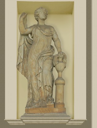 Krásná renesanční socha římské bohyně krásy Venuše z Květné zahrady v Kroměříži